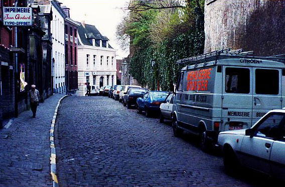 De rue Terre du Prince in Bergen waar op 8 januari 1983 de taxi en het lijk van Angelou werd teruggevonden.
