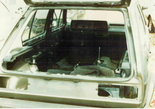 De Volkswagen Golf nadat hij werd teruggevonden in Bois de Hourpes.