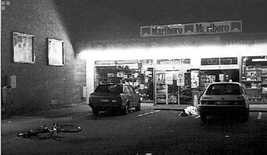 De krantenwinkel aan het Delhaize-warenhuis waar Léon Finné werd vermoord.