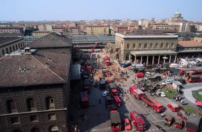 Het station van Bologna na de aanslag.